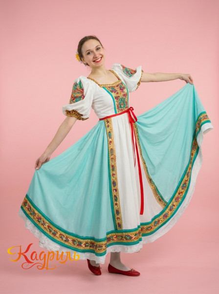 Костюм плясовой бело-голубой. Рис. 1